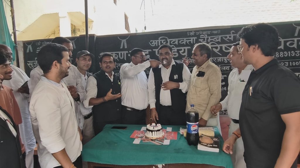राष्ट्रीय राजपूत करणी सेना के पूर्वांचल सचिव अभिषेक सिंह धवल को जन्मदिन पर मिली शुभकामनाएं।