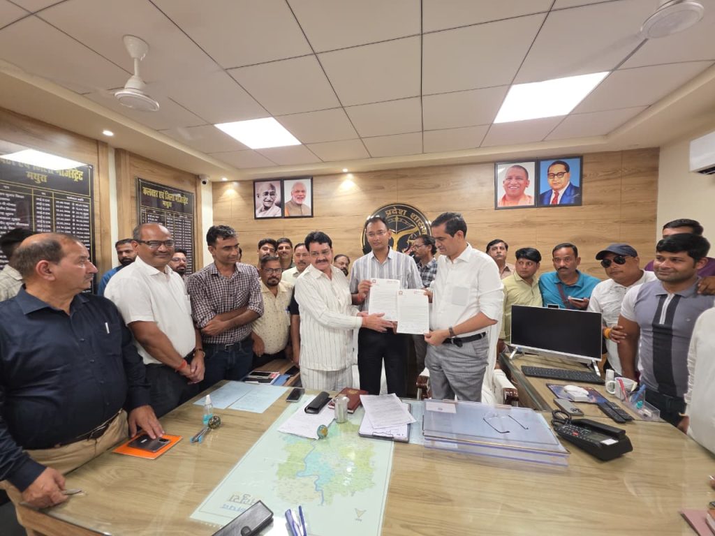 फर्जी पत्रकारों के खिलाफ ब्रज क्षेत्र में चलेगा विशेष अभियान, डीएम-एसएसपी को सौंपा ज्ञापन।