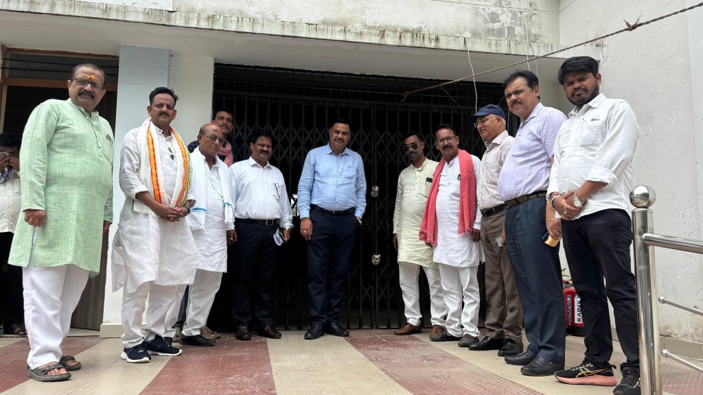 डीएम ने किया ईवीएम-वीवीपैट गोदाम का मासिक निरीक्षण, सुरक्षा व्यवस्था का लिया जायजा।