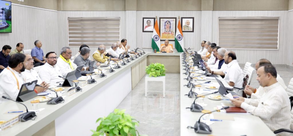 योगी कैबिनेट के बड़े फैसले: जनहित और विकास को मिली नई गति, कई महत्वपूर्ण प्रस्तावों को मंजूरी।