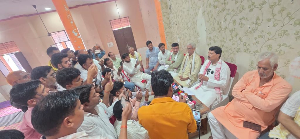 मेंहदावल में विकास कार्यों के श्रेय पर सियासत गरमाई, विधायक अनिल त्रिपाठी ने साधा पूर्व विधायक पर निशाना।
