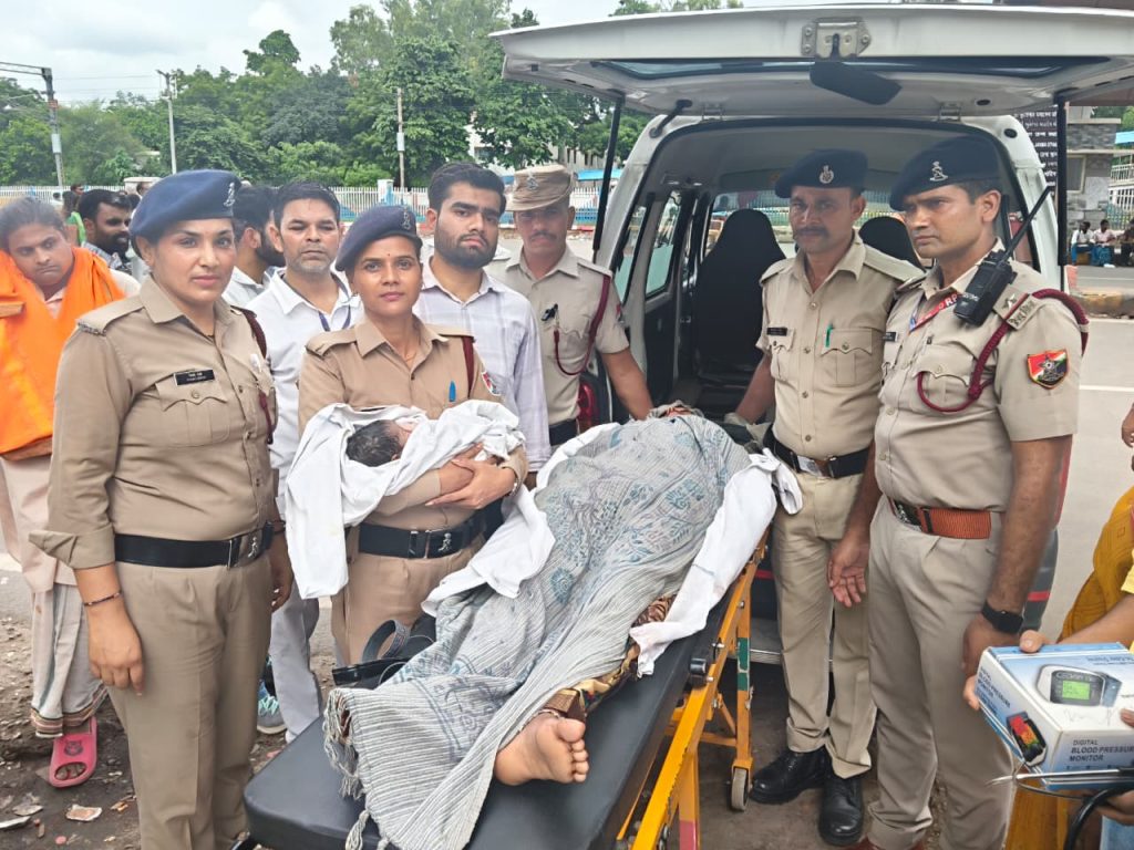 गुरु पूर्णिमा पर मथुरा जंक्शन पर गूंजी किलकारी, प्लेटफॉर्म पर महिला ने दिया बच्ची को जन्म।