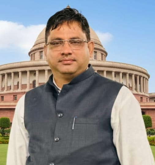 धर्मेंद्र प्रधान के इस्तीफे पर आप कार्यकर्ताओं ने मनाया जश्न, छात्रों के संघर्ष की जीत बताया।
