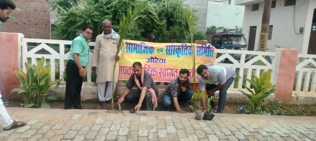 फूलगंज समिति ने जंभेश्वर पार्क में किया वृक्षारोपण एवं सम्मान समारोह।