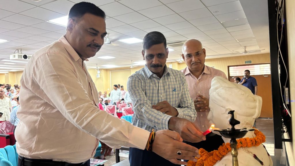 राजस्व व्यवस्था में सुधार की नई पहल, मीरजापुर में पहली बार लेखपाल से मंडलायुक्त तक का संयुक्त प्रशिक्षण।