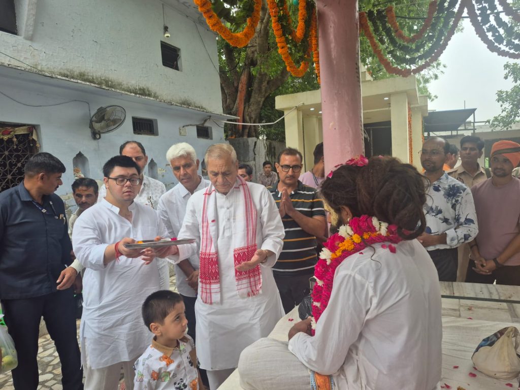 गुरु पूर्णिमा पर गोलोकधाम पहुंचे कैबिनेट मंत्री लक्ष्मीनारायण चौधरी, गुरु पूजन कर लिया आशीर्वाद।