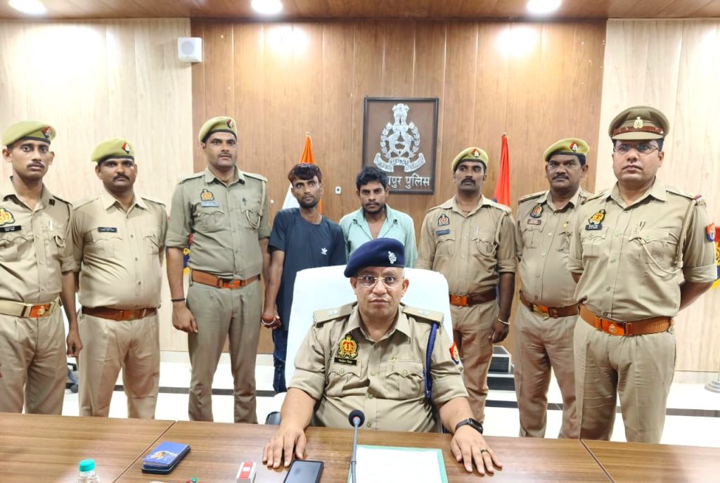 मीरजापुर पुलिस की बड़ी कार्रवाई, 15 लाख रुपये की अवैध अंग्रेजी शराब के साथ दो अंतरराज्यीय तस्कर गिरफ्तार।