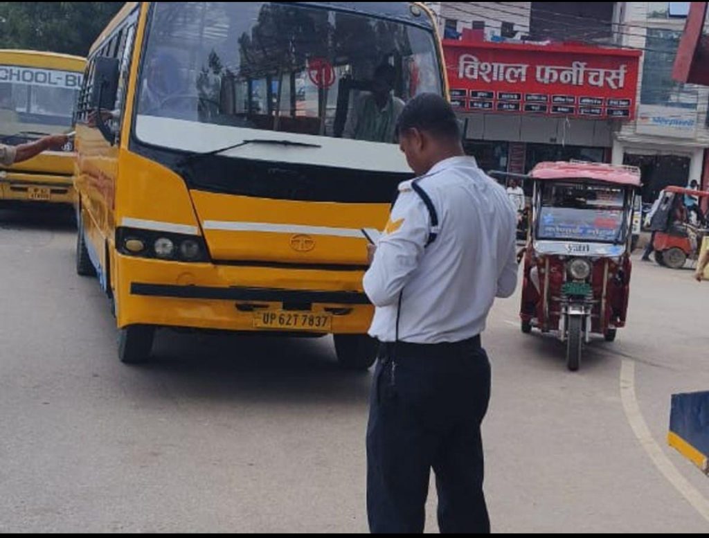 1 से 15 जुलाई तक चलेगा ‘मिशन सेफ फ्यूचर’, बिना फिटनेस-परमिट वाले स्कूली वाहनों पर होगी सख्त कार्रवाई।