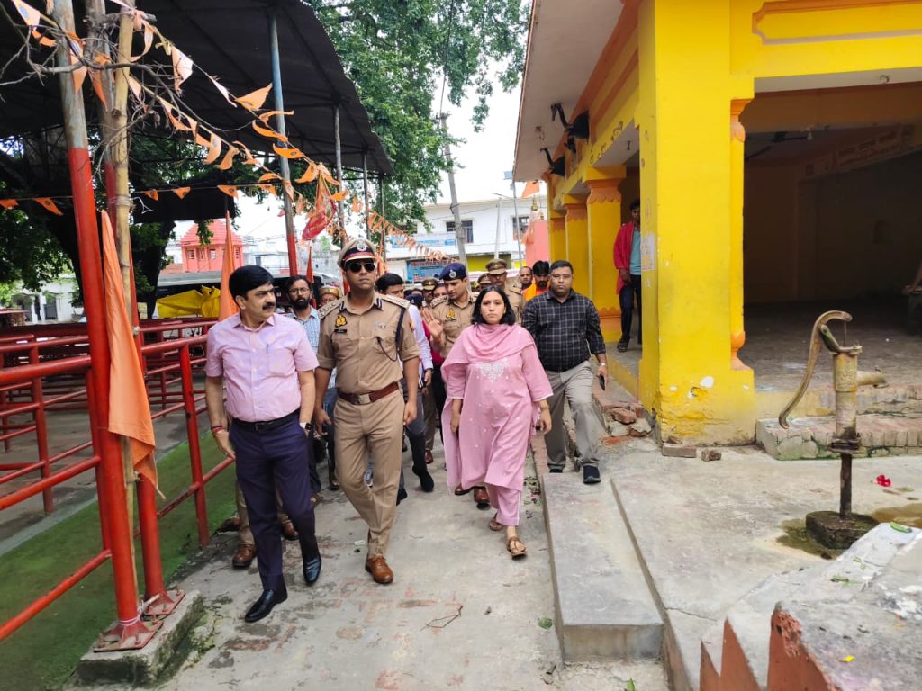 श्रावण मास की तैयारियों का मंडलायुक्त, डीआईजी, डीएम व एसपी ने लिया जायजा, कांवड़ मार्ग और भद्रेश्वरनाथ मंदिर का किया निरीक्षण।