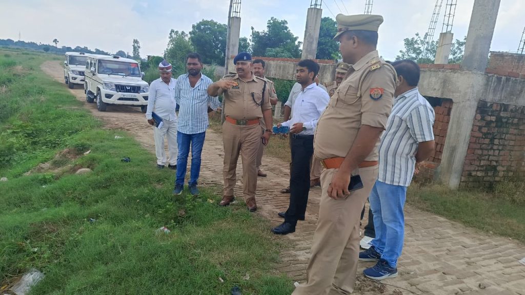 कांवड़ यात्रा की तैयारियों का एसडीएम व सीओ ने लिया जायजा, भदेश्वरनाथ मंदिर में सुरक्षा व्यवस्था के दिए निर्देश।