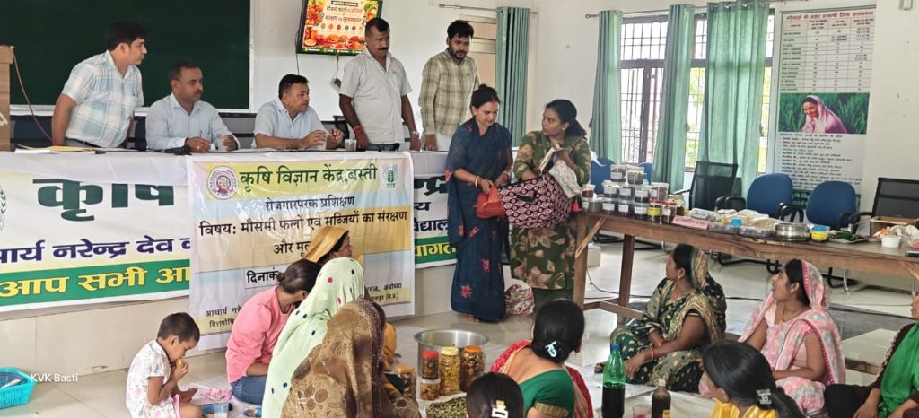 कृषि विज्ञान केंद्र बस्ती का पाँच दिवसीय प्रशिक्षण संपन्न, महिलाओं को स्वरोजगार और मूल्य संवर्धन के गुर सिखाए।