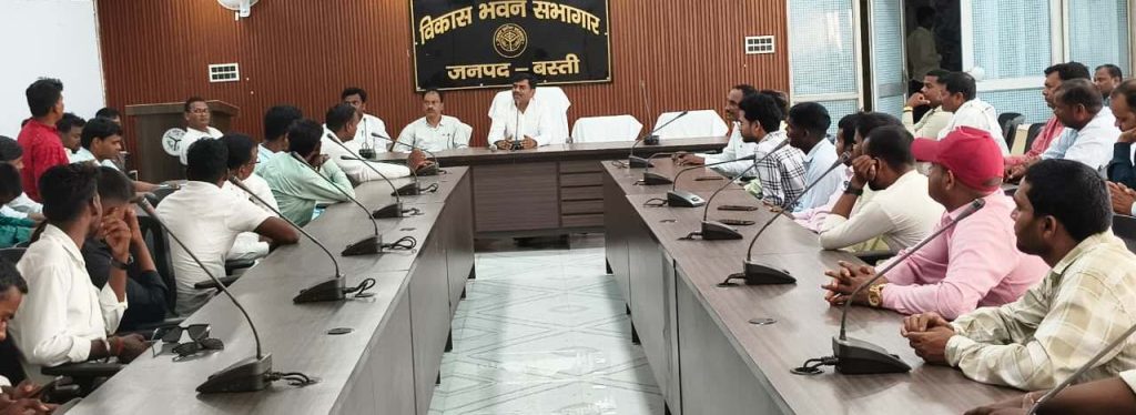 मत्स्य पालन को बढ़ावा देने के लिए लाभार्थियों के साथ हुई महत्वपूर्ण बैठक।
