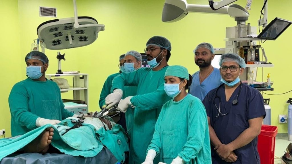 इमरजेंसी लैप्रोस्कोपिक सर्जरी कर निकाला सड़ा हुआ पित्ताशय; सफल सर्जरी कि हो रही सराहना।