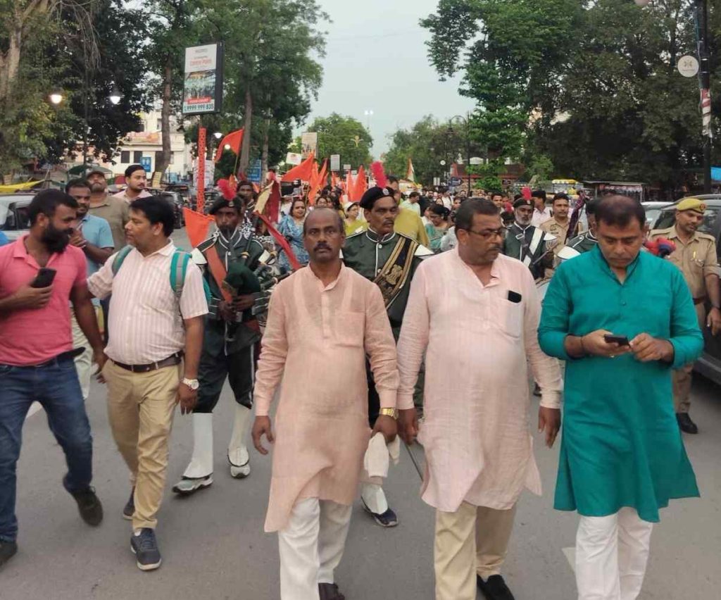 तिरंगा और भारत माता रैली में गूंजे देशभक्ति के नारे, उमड़ा जनसैलाब।