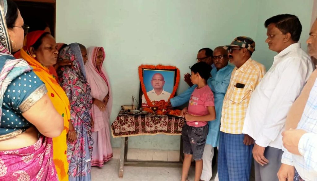 पुण्यतिथि पर याद किए गए विष्णु मोहन गोपाल प्रजापति, योगदान पर हुई चर्चा।