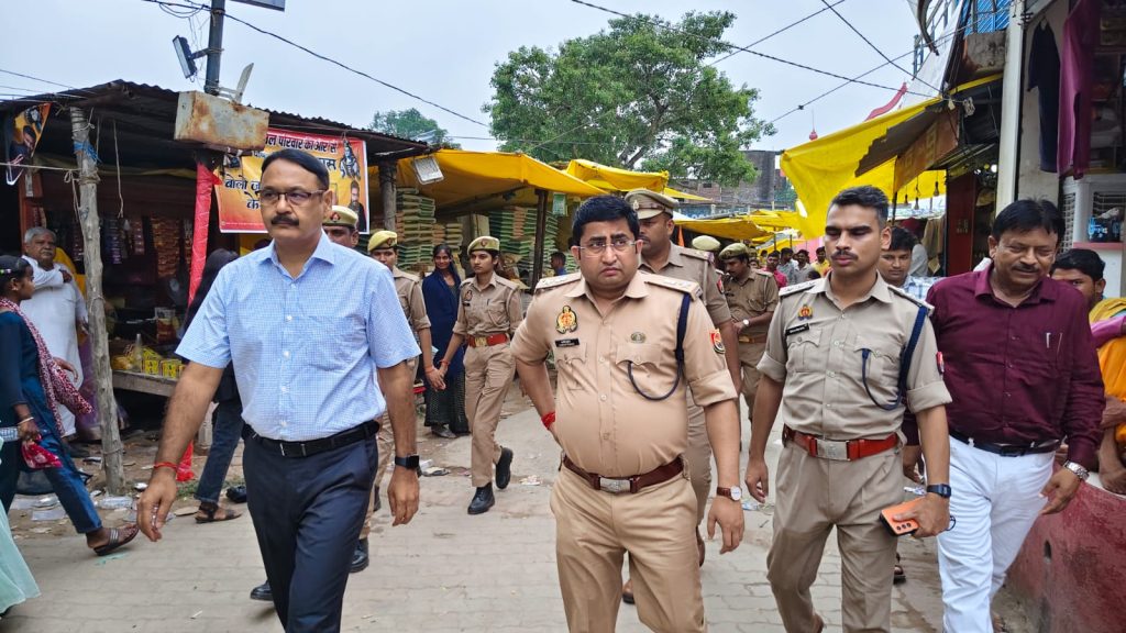 श्रावण के प्रथम सोमवार पर डीएम-एसपी ने तामेश्वरनाथ धाम का किया निरीक्षण, सुरक्षा व्यवस्था का लिया जायजा।