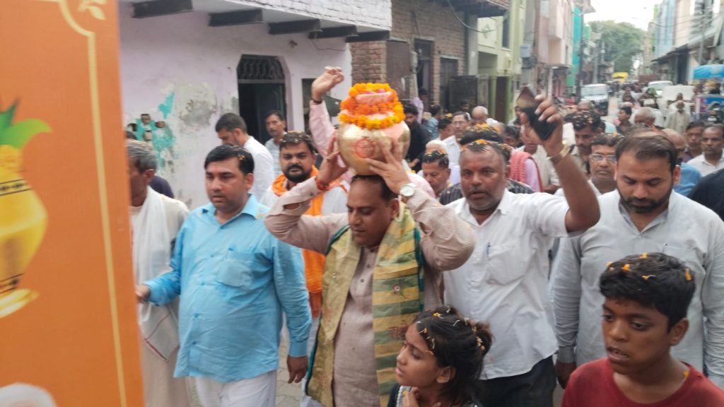गुरु रविदास महाराज की 650वीं जयंती पर मथुरा में कलश यात्रा का भव्य शुभारंभ, समरसता और सामाजिक सद्भाव का संदेश लेकर निकली पावन यात्रा।