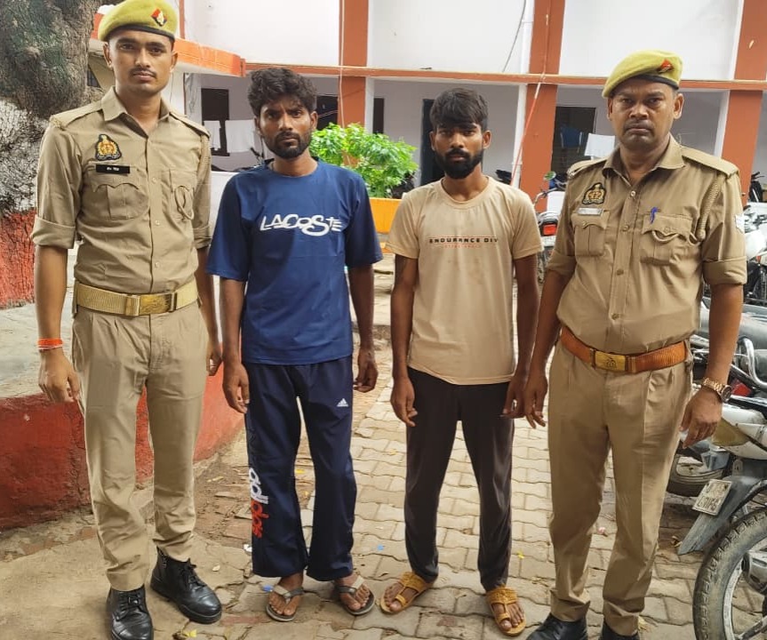 थाना को0कटरा पुलिस द्वारा चोरी के अभियोग से सम्बन्धित 02 अभियुक्त गिरफ्तार, चोरी के आभूषण बरामद।