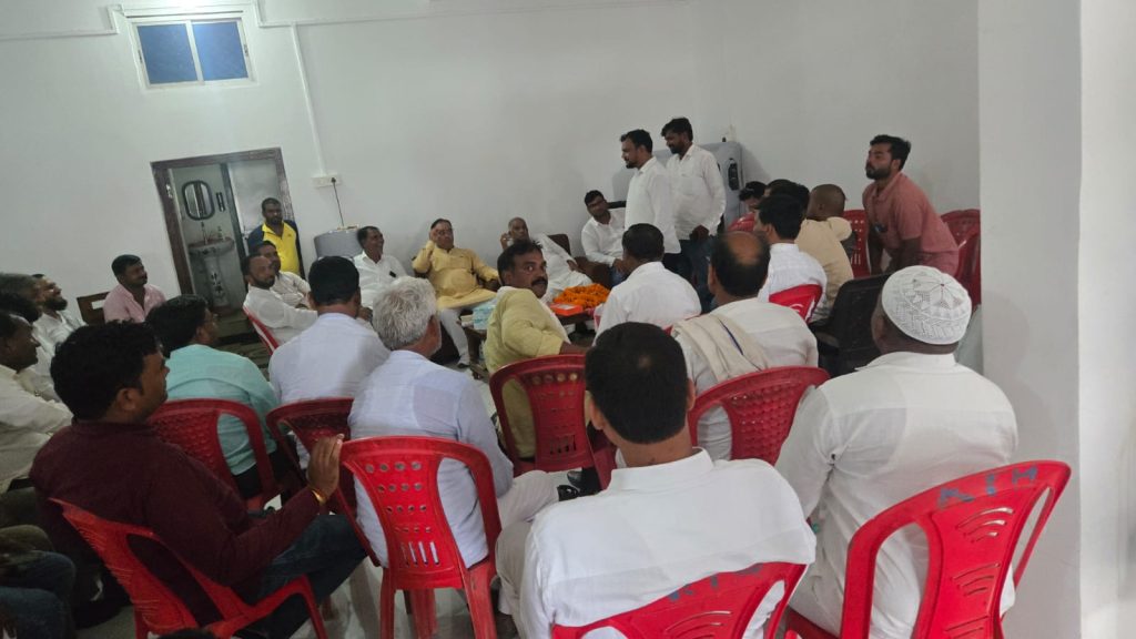 चाय पर चर्चा में जुटे ग्राम प्रधान, विकास कार्यों में तेजी और जनहित के मुद्दों पर बनी रणनीति।