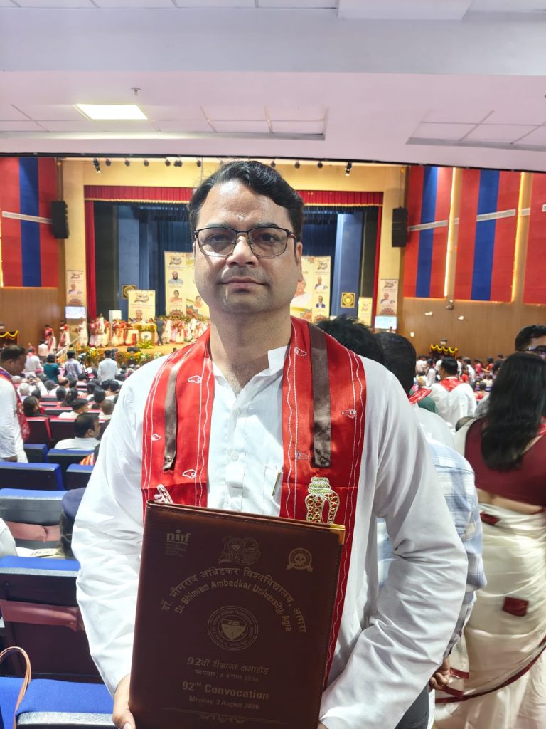 92वें दीक्षांत समारोह में मथुरा के अमित शर्मा को मिली पीएचडी की उपाधि।