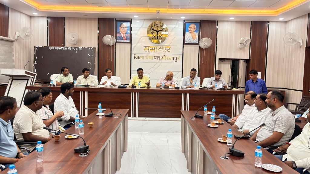 अवैध खनन पर डीएम ने दिखाया सख्ती, प्रत्येक एकड़ में 200 पौधे लगाने के निर्देश।