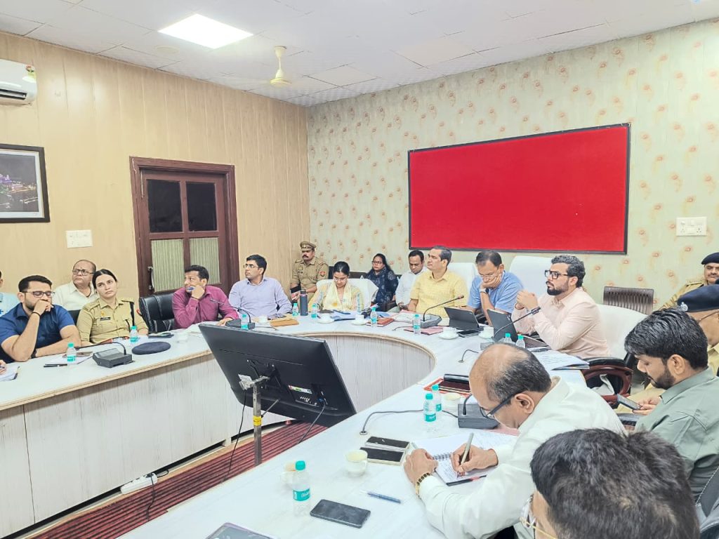 जन्माष्टमी, हरियाली तीज व स्वतंत्रता दिवस की तैयारियों की डीएम-एसएसपी ने की समीक्षा।