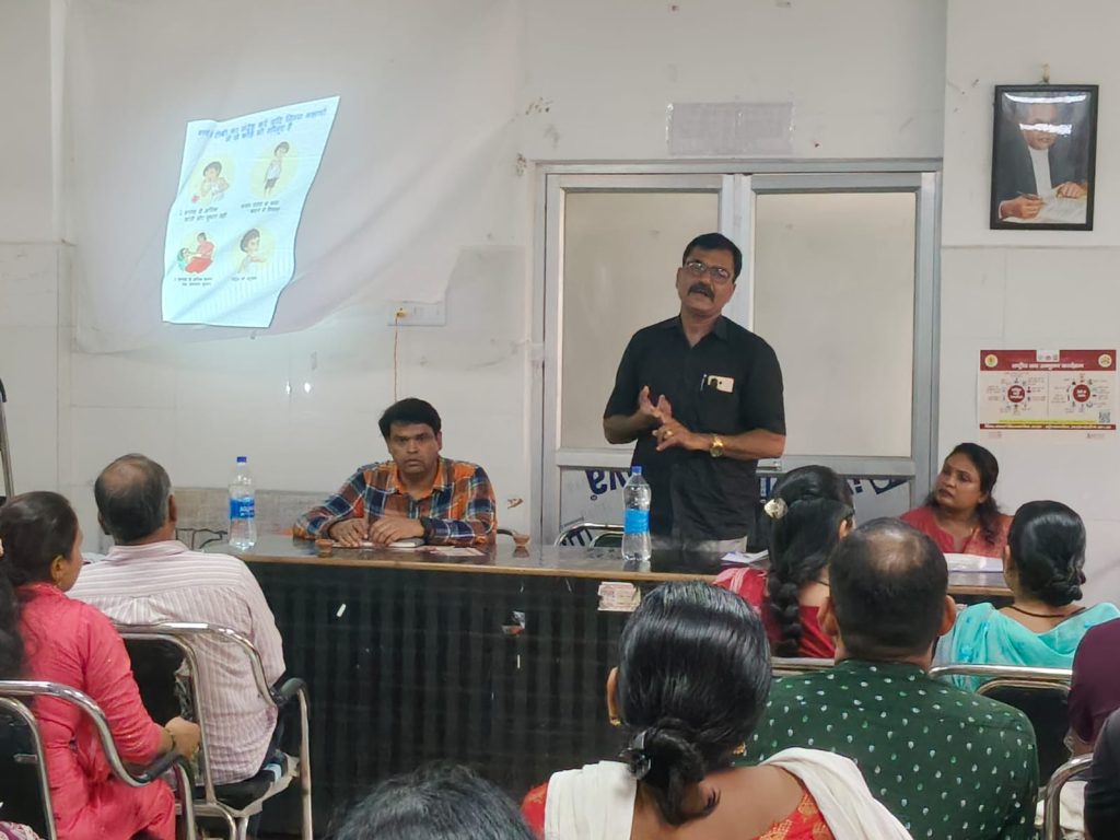टीबी मुक्त भारत के संकल्प को लेकर स्वास्थ्य कर्मियों को दिया गया प्रशिक्षण।