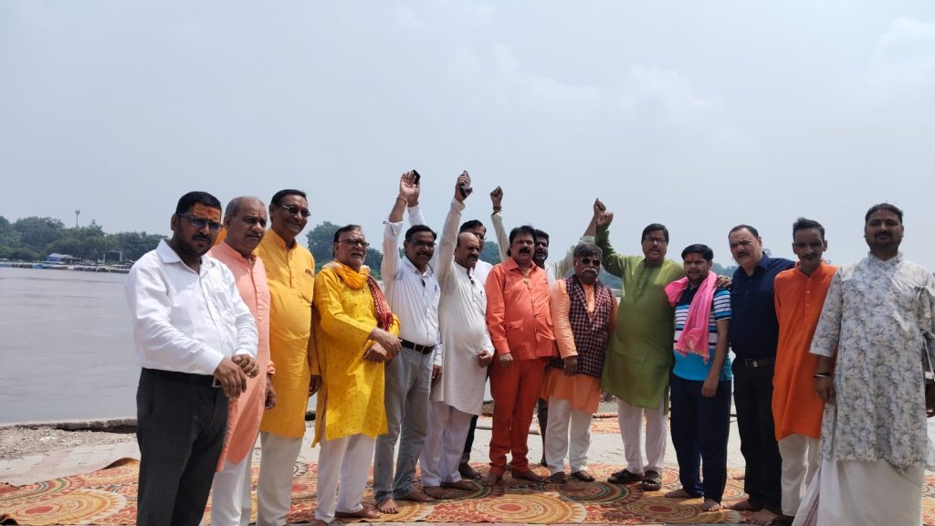 श्रीकृष्ण जन्मभूमि मुक्ति आंदोलन की रणनीति पर स्वामी घाट में मंथन।