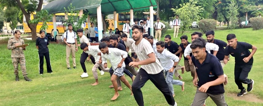 एनसीसी भर्ती में विद्यार्थियों ने दिखाया उत्साह।