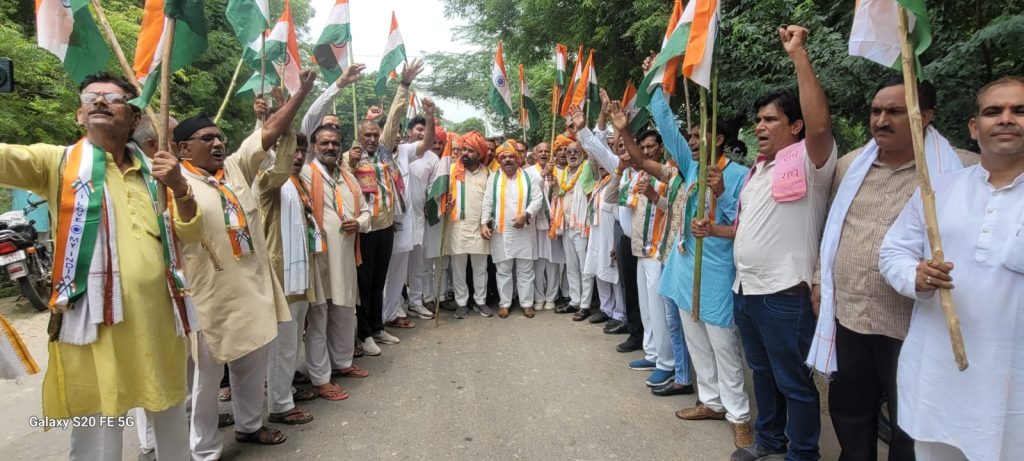 बलदेव विधानसभा के राया व अकोस मंडल में धूमधाम से निकली तिरंगा यात्रा।