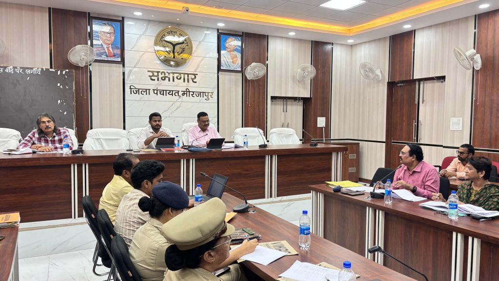 आयुष योजनाओं को समयबद्ध एवं गुणवत्तापूर्ण ढंग से पूर्ण करने का जिलाधिकारी ने दिया निर्देश।