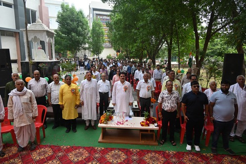 केएम विश्वविद्यालय में धूमधाम से मनाया गया 80वां स्वतंत्रता दिवस।