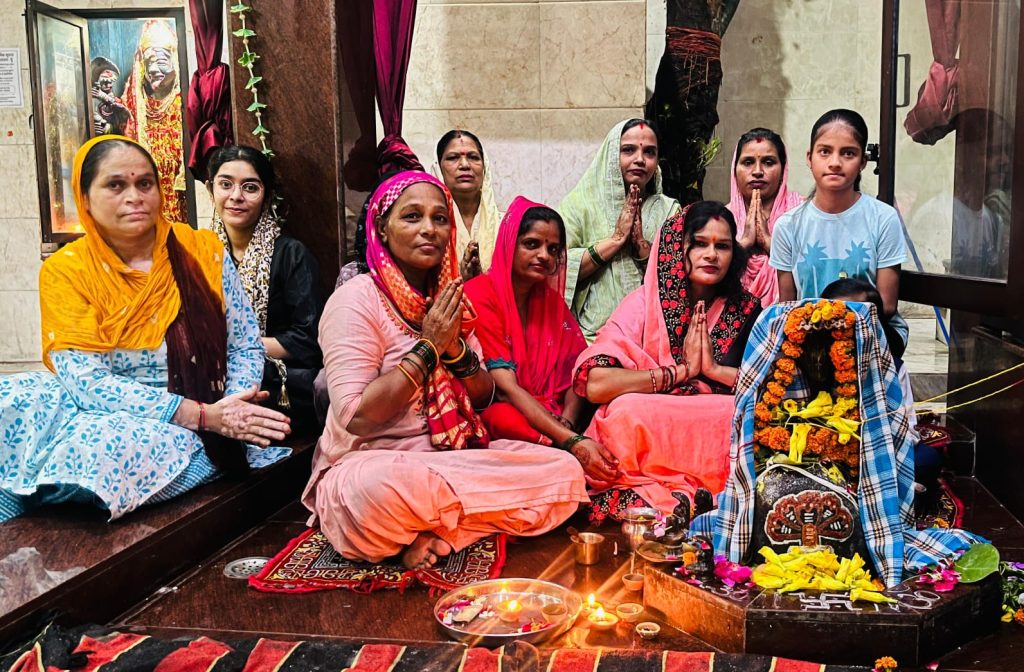 सावन के तीसरे सोमवार पर नागपंचमी का उल्लास, शिवालयों में उमड़ी श्रद्धालुओं की भीड़।