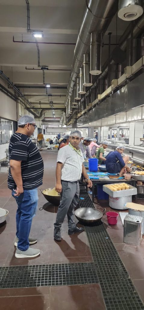 स्वतंत्रता दिवस के मद्देनजर खाद्य विभाग का विशेष अभियान, मिठाई व बटर टोस्ट के पांच नमूने लिए।