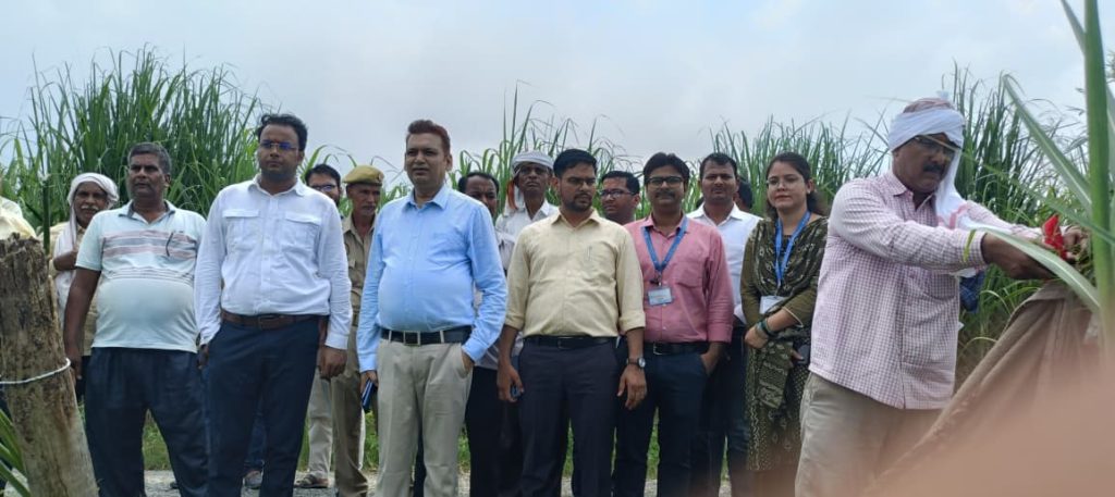 बकाया ऋण की वसूली को लेकर राजस्व विभाग की कार्रवाई, बंधक कृषि भूमि पर लगाया लाल झंडा।