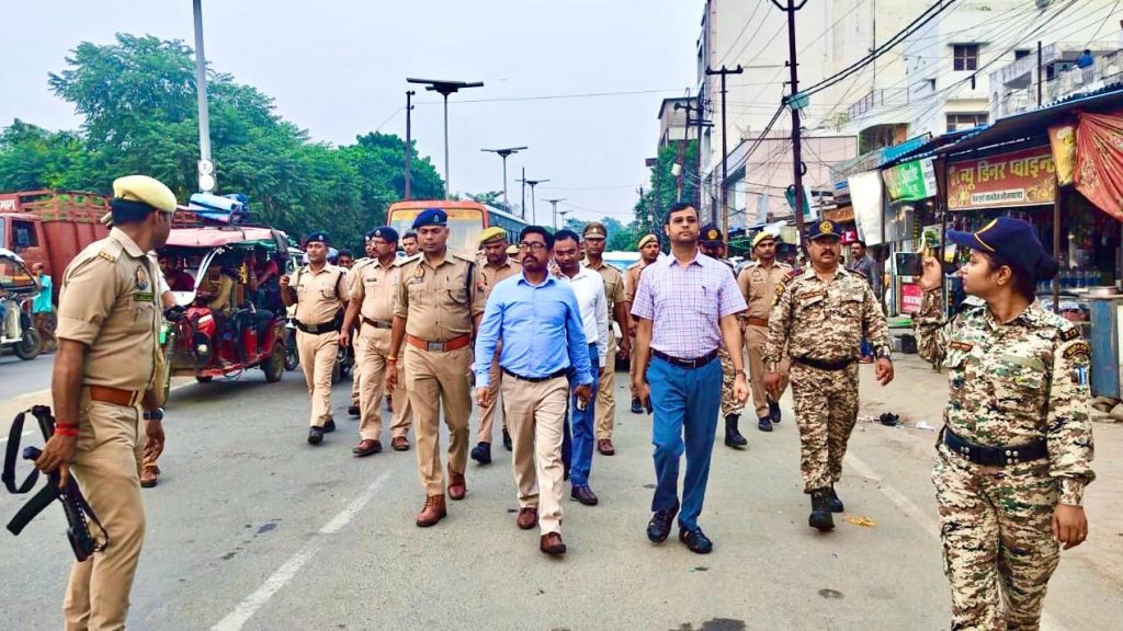 गोरखपुर रेलवे स्टेशन के आसपास संयुक्त एंटी-एन्क्रोचमेंट अभियान।