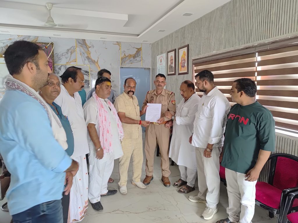 आरक्षी सुनील कुमार के निलंबन को लेकर सामाजिक संगठनों ने उठाई निष्पक्ष जांच की मांग।