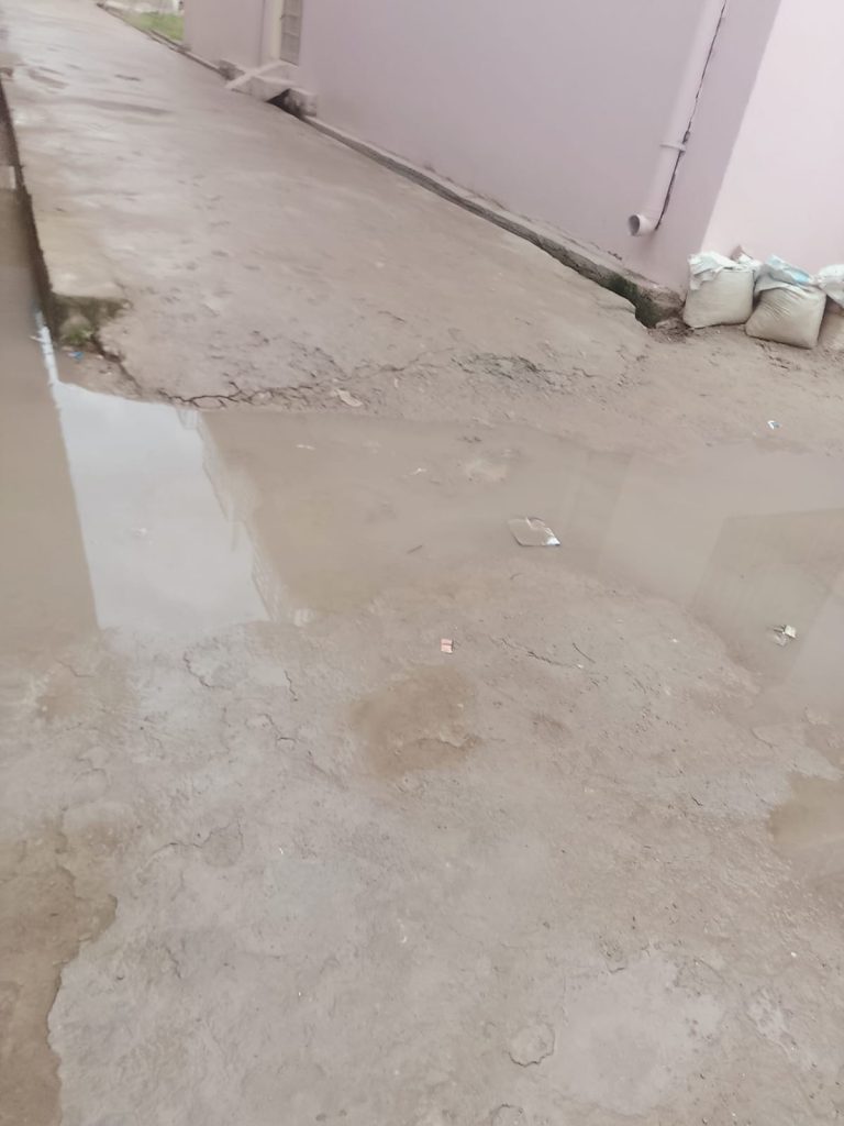 बारिश ने खोली मिश्रिख नगर पालिका की सफाई व्यवस्था की पोल, सड़कें हुई जलमग्न।
