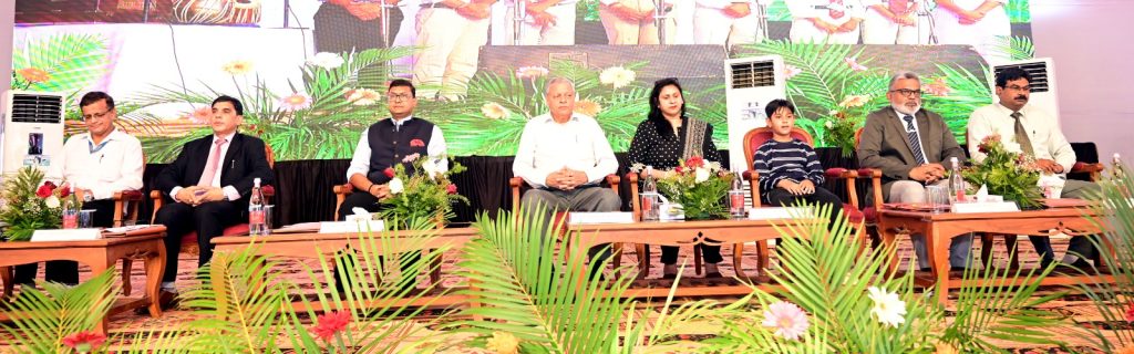 नए सपनों और उम्मीदों के साथ नवप्रवेशित विद्यार्थियों ने नवदीक्षा में रखे कदम।