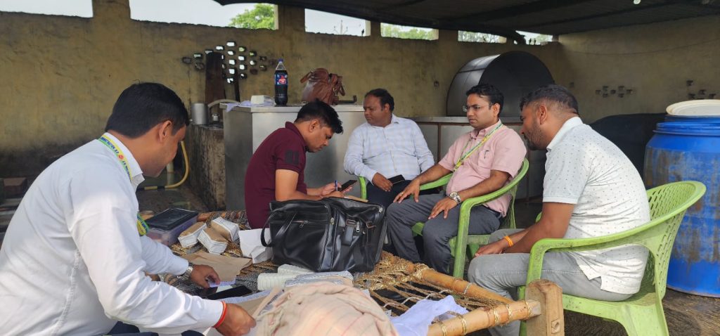 रक्षाबंधन पर्व को लेकर खाद्य विभाग की छापेमारी, सात खाद्य पदार्थों के नमूने जांच को भेजे।