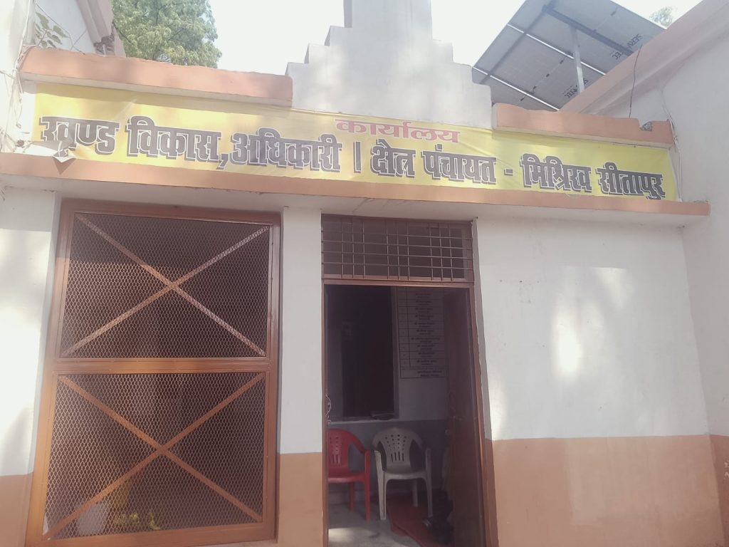 मिश्रिख की ग्राम पंचायतों में गौशालाओं की बदहाल स्थिति, ग्रामीणों ने लगाए भ्रष्टाचार के आरोप।