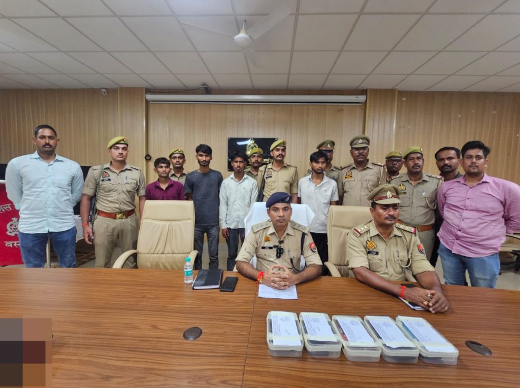 फर्जी लोन के नाम पर अश्लील फोटो से ब्लैकमेलिंग, चार साइबर ठग गिरफ्तार।