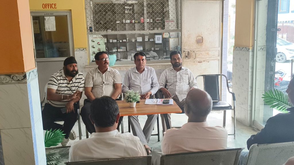 उत्तर प्रदेश जर्नलिस्ट एसोसिएशन संत कबीर नगर जिला इकाई गठित, मोहम्मद सईद पठान जिलाध्यक्ष, आशु सिंह बने महामंत्री।