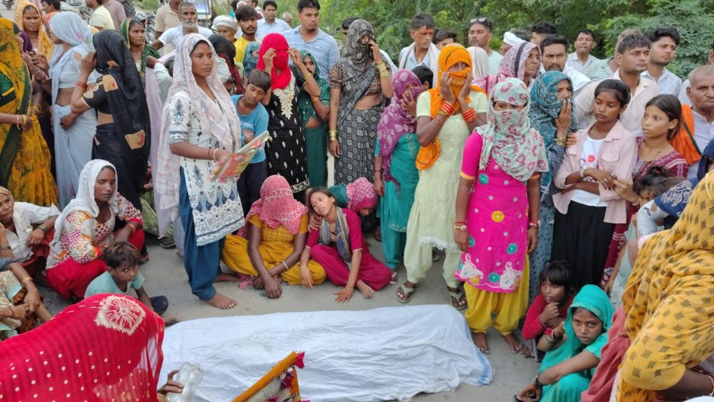 मजदूरी करने गए 60 वर्षीय चंद्रपाल की संदिग्ध मौत, परिजनों ने लगाया हत्या का आरोप।