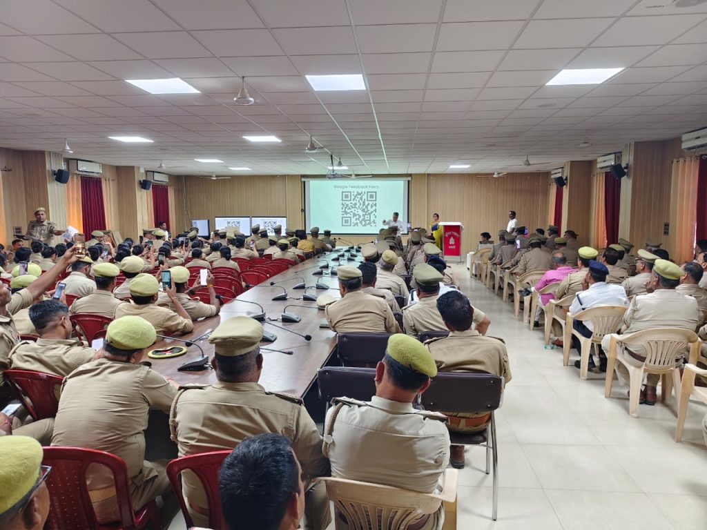 पुलिसकर्मियों को दिया व्यवहार व संवाद कौशल का प्रशिक्षण, जनता से शिष्ट व्यवहार पर जोर।