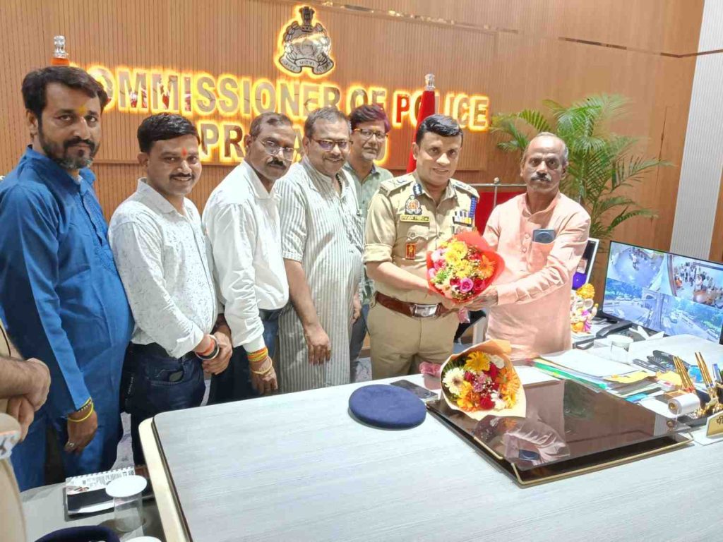 आदर्श व्यापार मंडल ने नवनियुक्त पुलिस कमिश्नर का किया स्वागत।
