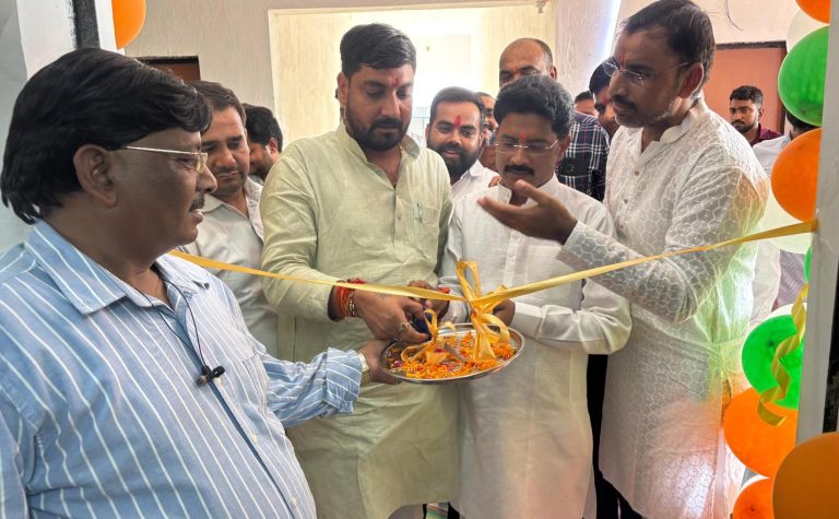 कुन्दन सोलर पैनल का भव्य शुभारम्भ सौर ऊर्जा अपनाने से बिजली बिल में राहत के साथ बिजली संकट से भी मिलेगी निजात।