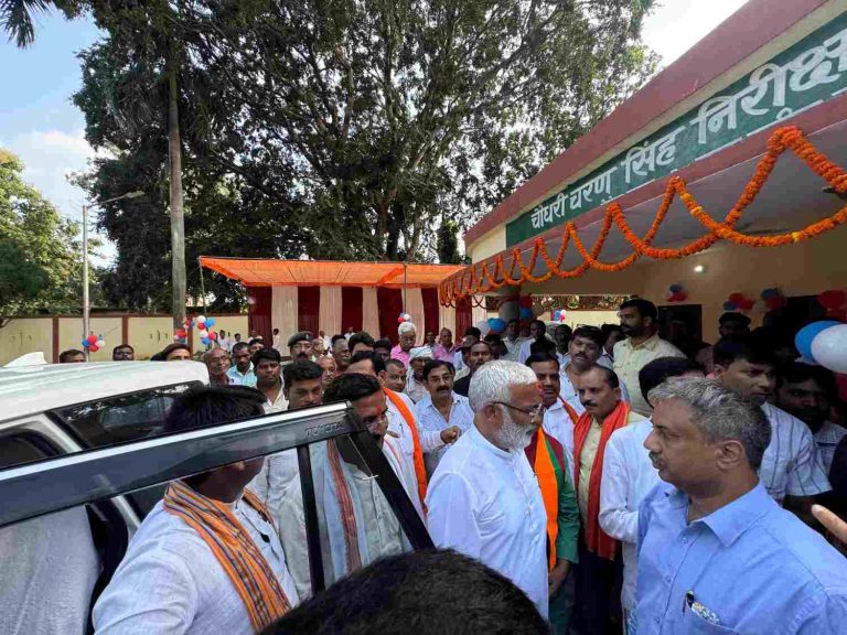 मुखलिसपुर में चौधरी चरण सिंह निरीक्षण भवन के पुनरोद्धार का लोकार्पण।