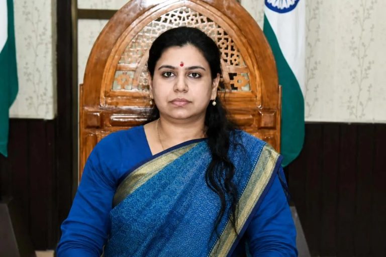 चर्चित आईएएस दिव्या मित्तल का इस्तीफा केंद्र ने किया मंजूर, 17 साल की बची नौकरी को कहा अलविदा।