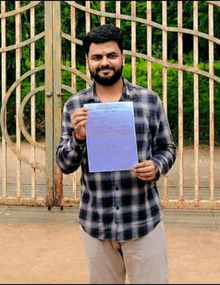 मध्यप्रदेश में प्राथमिक शिक्षक बने अनुज पाठक, खुशी की लहर।